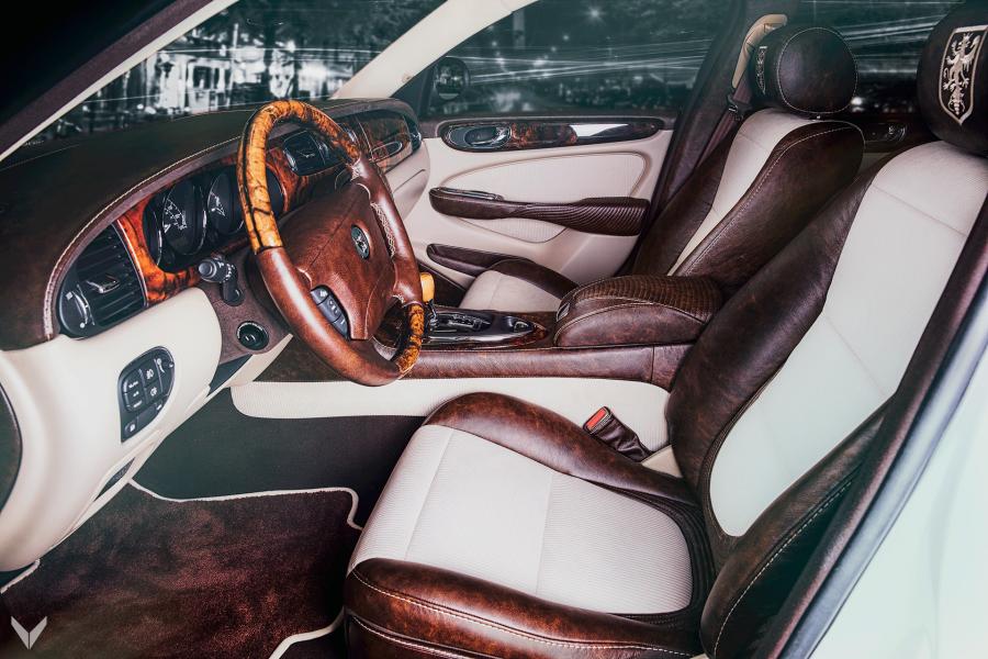 Интерьер Jaguar XJ Single Malt by Vilner 2016 года  (фото 6 из 11)
